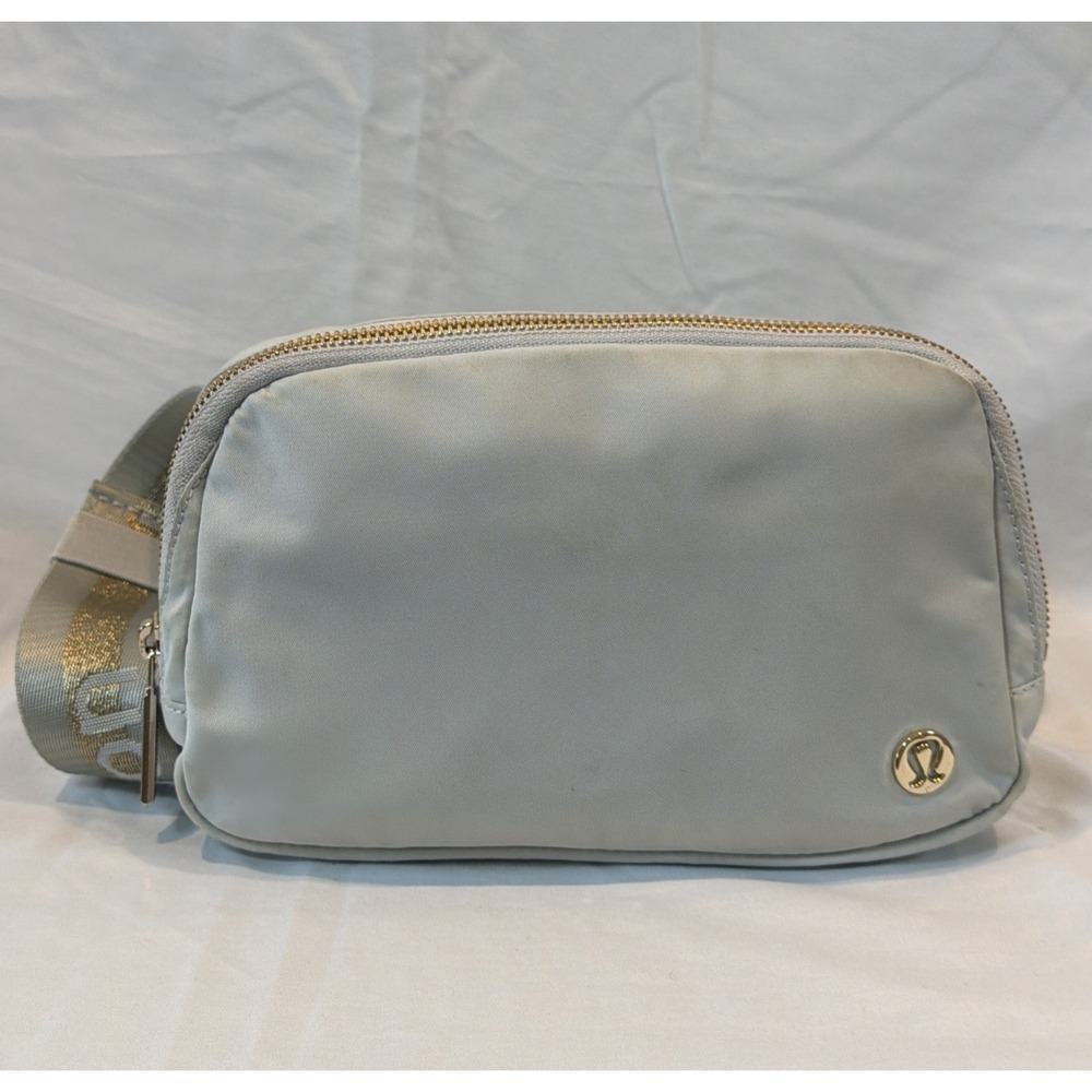 Lululemon Everywhere Belt Bag 1L Vapor Gold Hardware White Trim Spellout Strap